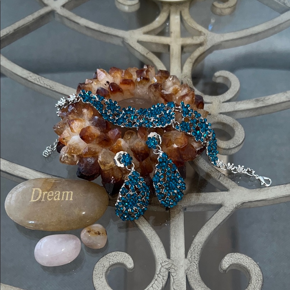 TEAL BLUE BRACELET/EARRINGS SET.
